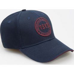 Czapka z daszkiem - Granatowy. Niebieskie czapki męskie Reserved, bez wzorów. Za 39,99 zł.