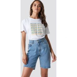 NA-KD T-shirt oversize Same Shit - White. Białe t-shirty damskie marki NA-KD, z nadrukiem, z jersey, z okrągłym kołnierzem. Za 72,95 zł.