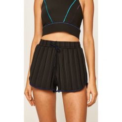 Desigual Sport - Szorty. Czarne spodenki sportowe damskie Desigual Sport, s, bez wzorów, z elastanu, sportowe. Za 179,90 zł.