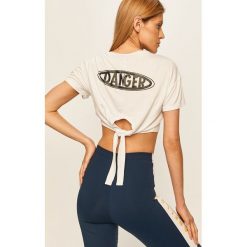 LaBellaMafia - T-shirt. Białe topy damskie LABELLAMAFIA, s, z nadrukiem, z elastanu, z okrągłym kołnierzem. Za 129,90 zł.