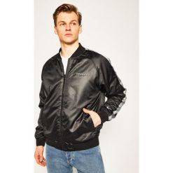 Kurtka bomber NIKE Sportswear Swoosh CJ4875. Czarne kurtki męskie Nike, m, bez wzorów, z poliesteru, bez kaptura. Za 569,00 zł.