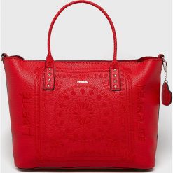 Desigual - Torebka. Czarne torebki klasyczne damskie Desigual, w paski, z poliesteru, casualowe, na ramię, duże, z haftem. Za 349,90 zł.