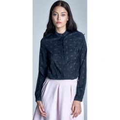 Bluzka z plisami na dekolcie - granat/róż. Różowe bluzki damskie NIFE, xl, bez wzorów, z poliesteru, eleganckie, z klasycznym kołnierzykiem, bez rękawów. Za 119,90 zł.