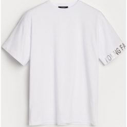 T-shirty damskie: T-shirt ze srebrnym nadrukiem - Biały