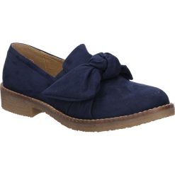 Granatowe półbuty slip on z kokardą Casu AB1022. Czarne półbuty damskie Casu, bez wzorów, bez obcasa, bez zapięcia. Za 69,99 zł.