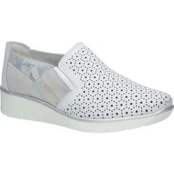 Białe półbuty skórzane ażurowe slip on Casu DP200/18WH. Białe półbuty damskie Casu, w ażurowe wzory. Za 119,99 zł.