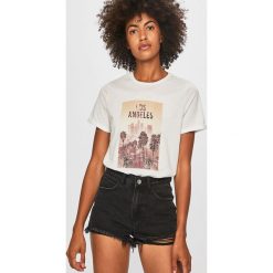 Vero Moda - T-shirt. Białe bluzki damskie Vero Moda, s, z nadrukiem, z bawełny, z okrągłym kołnierzem, z krótkim rękawem. W wyprzedaży za 59,90 zł.