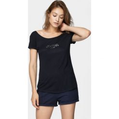 T-shirt damski TSD607 - ciemny granat - Outhorn. Koszulki damskie Outhorn, bez wzorów, bez kołnierzyka. W wyprzedaży za 39,99 zł.