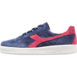 Diadora ELITE Tenisówki i Trampki estate blue/red plum. Niebieskie tenisówki damskie Diadora, ze skóry ekologicznej. W wyprzedaży za 359,20 zł.