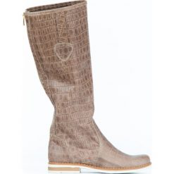 Klasyczne kozaki na zamek - skóra naturalna - model 127 - kolor taupe. Szare kozaki damskie Zapato, na lato, z jeansu, klasyczne, z okrągłym noskiem, na zamek. W wyprzedaży za 399,20 zł.