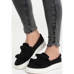 Czarne Slip On Paksi. Czarne tenisówki damskie Born2be, z materiału. Za 39,99 zł.
