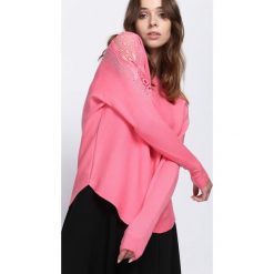 Różowy Sweter Always Love You. Czerwone swetry klasyczne damskie Born2be, l, z koronki. Za 74,99 zł.