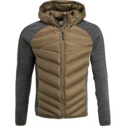 Puma PADDED WARM Kurtka sportowa oliv. Czerwone kurtki sportowe męskie marki Puma, xl, z materiału. W wyprzedaży za 501,75 zł.