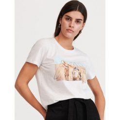 T-shirt Star Wars - Kremowy. Białe t-shirty damskie Reserved, s, z motywem z bajki, retro, bez kołnierzyka. Za 39,99 zł.