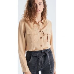 Koszula z kieszeniami - Beżowy. Brązowe koszule damskie Cropp, s, bez wzorów, bez kołnierzyka, bez rękawów. W wyprzedaży za 39,99 zł.