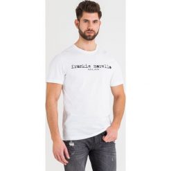 T-SHIRT frankie morello. Czerwone t-shirty męskie Frankie Morello, m, bez wzorów, bez kołnierzyka. Za 319,00 zł.