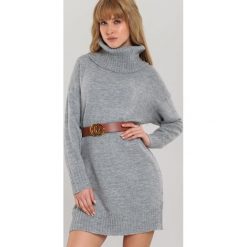 Szara Sukienka Fillmore. Szare sukienki damskie Renee, na co dzień, uniwersalny, bez wzorów, z dzianiny, z golfem, bez rękawów, długie, proste. Za 149,99 zł.
