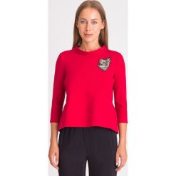 CZERWONA BLUZA TWINSET Z APLIKACJĄ. Czerwone bluzy damskie Twinset, z aplikacjami, bez rękawów, bez kaptura. W wyprzedaży za 399,50 zł.
