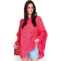 Arbuzowy Sweter-Ponczo z Warkoczowym Splotem. Czerwone poncza damskie Molly.pl, na jesień, uniwersalny, bez wzorów, z dzianiny. Za 149,90 zł.