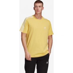 Adidas Originals Koszulka Żółty. Żółte podkoszulki męskie adidas Originals, l, z nadrukiem, z bawełny, z krótkim rękawem. Za 128,95 zł.