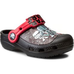 Klapki CROCS - Cc Star Wars Darth Vader Clog 201501 Black. Czarne sandały chłopięce Crocs, z tworzywa sztucznego, bez zapięcia. W wyprzedaży za 99,00 zł.