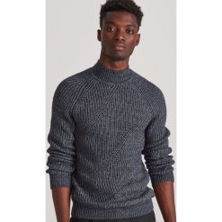 Melanżowy sweter ze stójką - Granatowy. Niebieskie swetry męskie Reserved, s, bez wzorów, ze stójką, bez kaptura. Za 139,99 zł.