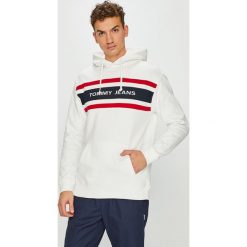 Tommy Jeans - Bluza. Białe bluzy męskie Tommy Jeans, xl, bez wzorów, z elastanu, z kapturem, bez rękawów, z kapturem. W wyprzedaży za 299,90 zł.
