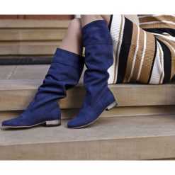 Zamszowe kozaki do kolana - skóra naturalna - model 125 - kolor granat nubuk. Szare kozaki damskie Zapato, na lato, z jeansu, eleganckie, na wysokim obcasie, na płaskiej podeszwie, bez zapięcia. W wyprzedaży za 391,20 zł.