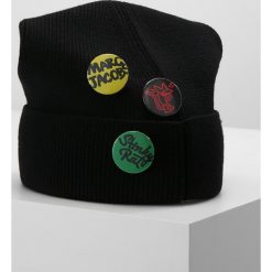 Marc Jacobs Czapka black. Czarne czapki męskie marki Marc Jacobs, bez wzorów, z poliesteru. W wyprzedaży za 521,95 zł.