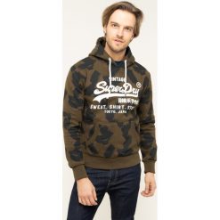 Bluza Superdry Store M2000134B. Zielone bluzy męskie Superdry, s, bez wzorów, z bawełny, bez kołnierzyka, bez rękawów, bez kaptura. W wyprzedaży za 269,00 zł.