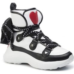 Sneakersy LOVE MOSCHINO - JA15286G18IF210A Bia/Ner. Białe półbuty damskie Love Moschino, ze skóry ekologicznej. Za 1129,00 zł.