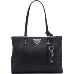 Guess Carys Torebka Czarny. Czarne torebki klasyczne damskie Guess, w paski, z materiału, bez dodatków. Za 571,95 zł.
