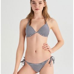 Dwuczęściowy strój kąpielowy - Granatowy. Niebieskie góra bikini marki Sinsay. Za 49,99 zł.