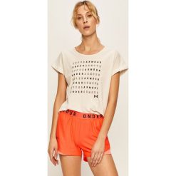 Under Armour - T-shirt. Białe bluzki damskie Under Armour, s, z aplikacjami, z bawełny, z okrągłym kołnierzem. W wyprzedaży za 89,90 zł.