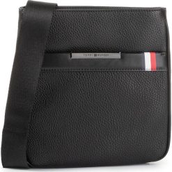 Saszetka TOMMY HILFIGER - Th Downtown Mini Crossover AM0AM05238 Bds. Czarne torby męskie skórzane TOMMY HILFIGER, bez wzorów, ze skóry ekologicznej, młodzieżowe. W wyprzedaży za 219,00 zł.