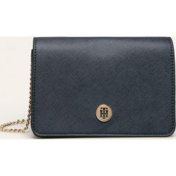 Tommy Hilfiger - Torebka. Niebieskie listonoszki damskie TOMMY HILFIGER, w paski, ze skóry ekologicznej, na ramię, małe, bez dodatków. W wyprzedaży za 349,90 zł.