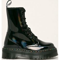 Dr. Martens - Workery skórzane. Czarne workery damskie Dr. Martens, ze skóry, bez obcasa, na obcasie, na sznurówki. Za 899,90 zł.