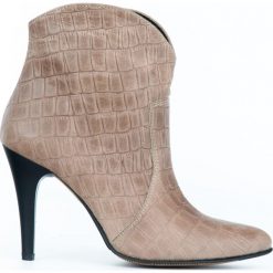 Botki na szpilce - skóra naturalna - model 435 - kolor taupe. Szare botki damskie Zapato, z jeansu, eleganckie, na wysokim obcasie. W wyprzedaży za 299,25 zł.