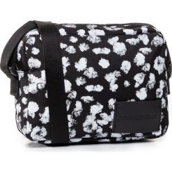 Torebka CALVIN KLEIN JEANS - Ckj Sport Essentials Camera Flor K60K606594 0GX. Czarne listonoszki damskie Calvin Klein Jeans, bez wzorów, z jeansu, sportowe, bez dodatków. Za 269,00 zł.
