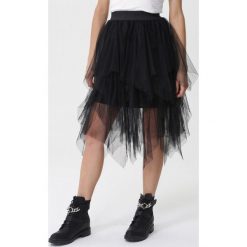 Czarna Spódnica Definit. Czarne spódniczki dziewczęce Born2be, z tiulu, mini, asymetryczne. Za 79,99 zł.