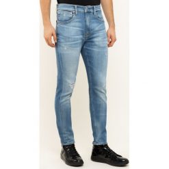 Jeansy Slim Fit Calvin Klein Jeans J30J314357. Niebieskie jeansy męskie Calvin Klein Jeans, m, bez wzorów, z elastanu. W wyprzedaży za 399,00 zł.