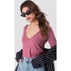NA-KD Trend Sweter z dekoltem V - Pink. Różowe swetry klasyczne damskie NA-KD Trend, z dzianiny, dekolt w kształcie v. Za 100,95 zł.