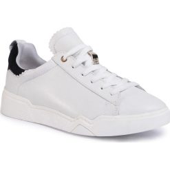 Sneakersy TAMARIS - 1-23793-34 Wht/Blk/Gold 265. Białe półbuty damskie Tamaris, na co dzień, bez wzorów, ze skóry ekologicznej, bez obcasa, na płaskiej podeszwie, bez zapięcia. Za 289,00 zł.