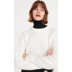 Sweter z domieszką wełny - Kremowy. Białe swetry damskie Reserved, s, bez wzorów, z wełny, bez rękawów, bez kaptura. W wyprzedaży za 49,99 zł.