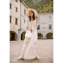 Beżowa Sukienka Adjective. Brązowe sukienki damskie Renee, s, z aplikacjami, boho, bez kołnierzyka, bez rękawów, maxi, dopasowane. Za 199,99 zł.