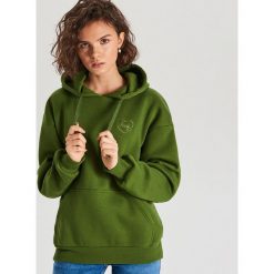 Bluza z kapturem - Khaki. Brązowe bluzy damskie Cropp, xl, bez wzorów, bez rękawów, z kapturem. Za 79,99 zł.