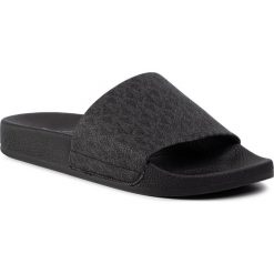 Klapki MICHAEL MICHAEL KORS - Jake Slide 42R0JSFA3Q Black. Czarne klapki damskie MICHAEL Michael Kors, bez wzorów, z tworzywa sztucznego, bez obcasa. Za 279,00 zł.