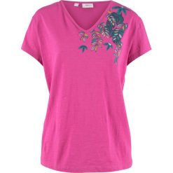 Shirt z nadrukiem, krótki rękaw bonprix fuksja z nadrukiem. Różowe koszulki damskie marki bonprix, z nadrukiem, z krótkim rękawem. Za 8,99 zł.