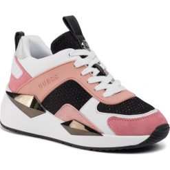Sneakersy GUESS - Typical4 FL5TP4 FAB12 WHITE/FUCHSIA. Czarne półbuty damskie Guess, ze skóry ekologicznej. Za 589,00 zł.