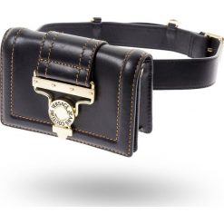 TOREBKA NERKA Versace Jeans Couture. Czarne nerki damskie Versace Jeans Couture, w paski, z jeansu, z aplikacjami. Za 1021,30 zł.